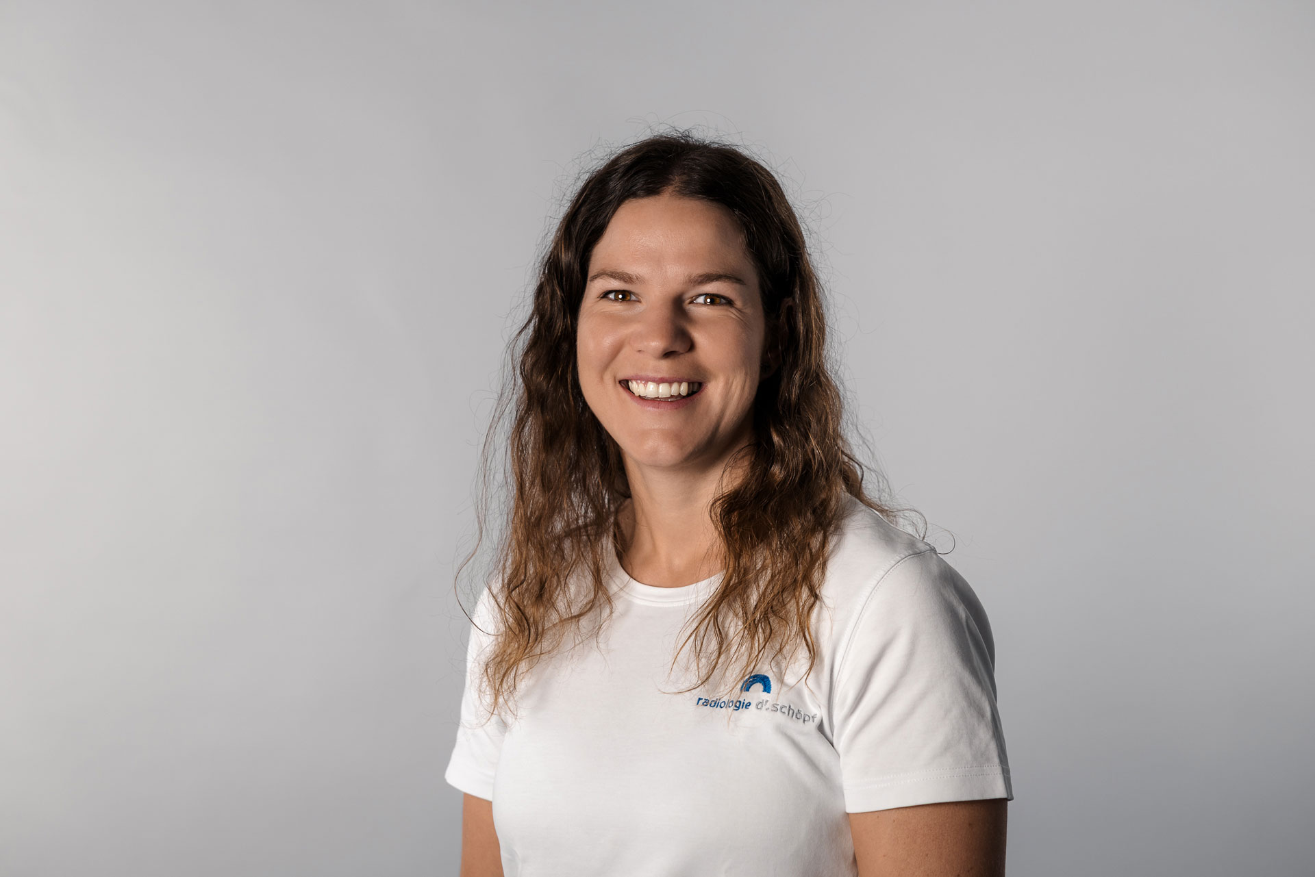 Porträtfoto Theresa Spiss – Termine & Sekretariat in der Radiologie Dr. Daniel Schöpf