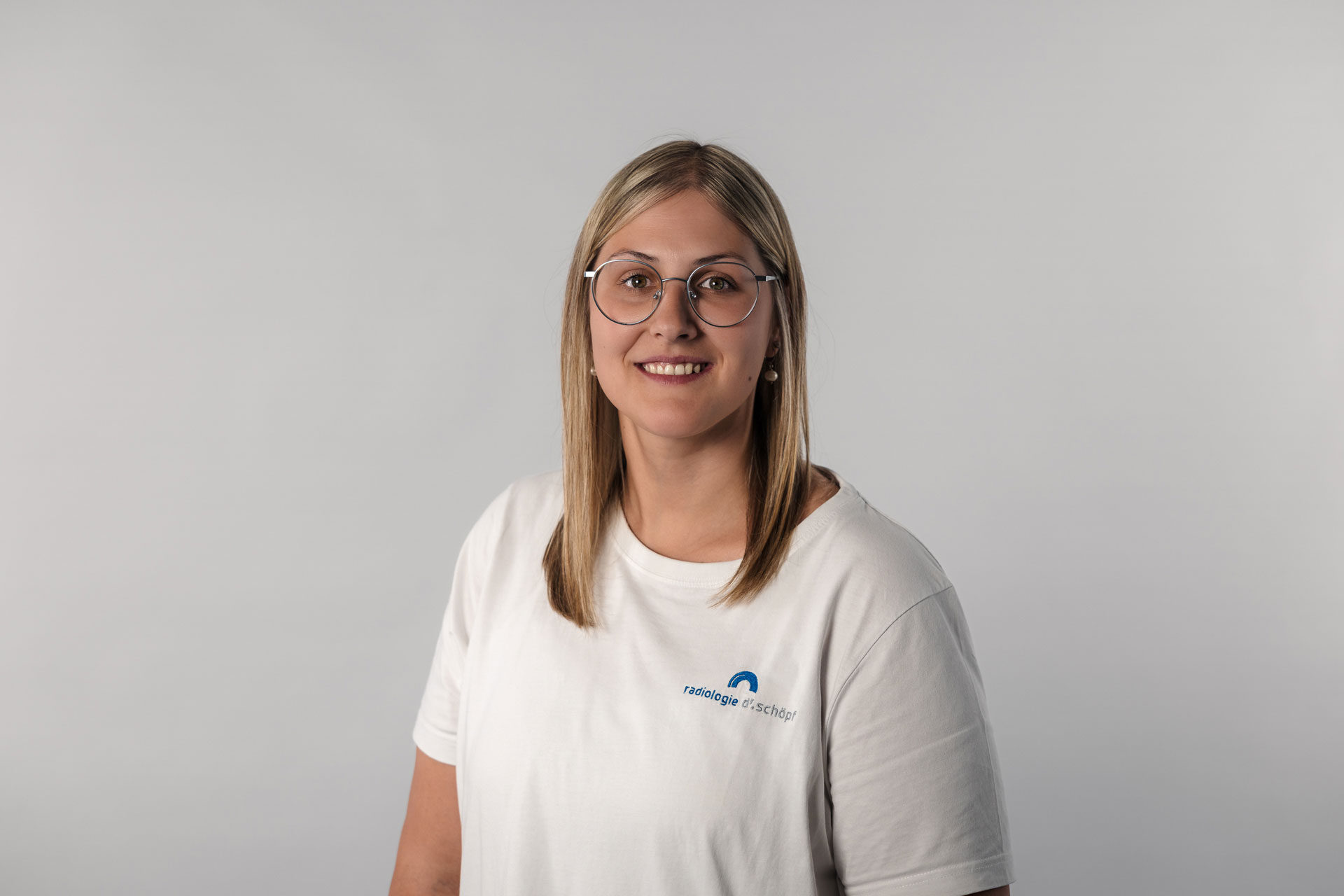 Porträtfoto Maria Pöschl – Termine & Sekretariat in der Radiologie Dr. Daniel Schöpf