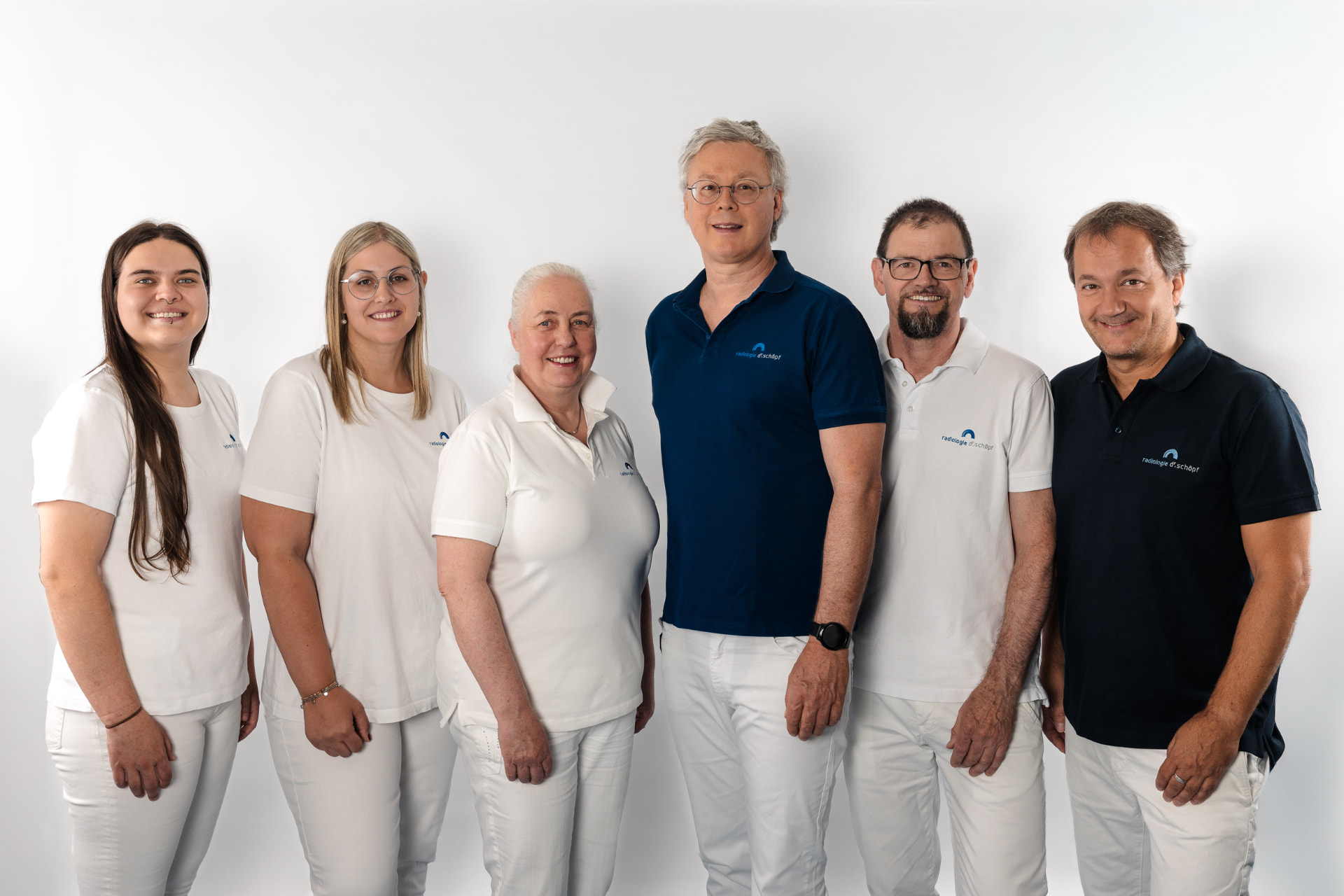 Team der Radiologie Dr. Daniel Schöpf im Gespräch in der Praxis in Landeck
